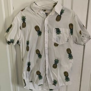 Hawaiian shirt (pineapples)